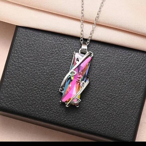 Gorgeous Bamboo Crystal Necklace Statement Piece - Picture 2 of 7